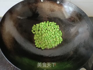 毛豆炒鸡蛋的做法步调：2