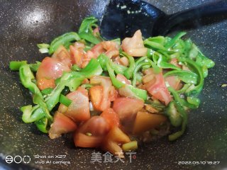 青椒西白柿炒鸡蛋的做法步调：6
