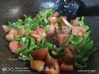 青椒西白柿炒鸡蛋的做法步调：5