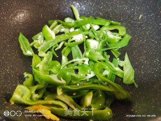青椒西白柿炒鸡蛋的做法步调：4