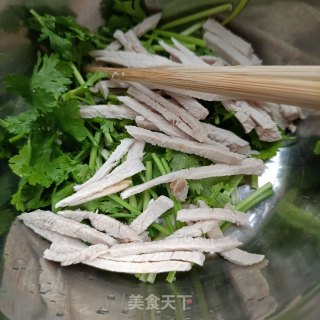 金针菇拌木耳的做法步调：11