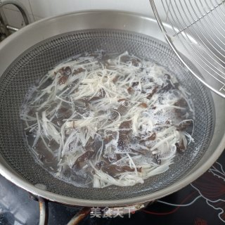 金针菇拌木耳的做法步调：6