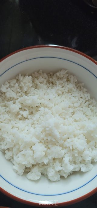 酱油炒饭的做法步调：1