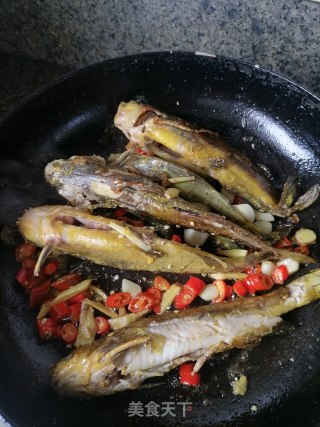 黄骨鱼烧豆腐的做法步调：3