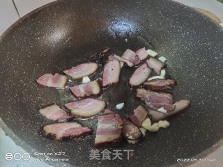 腊肉炒腐竹的做法步调：3