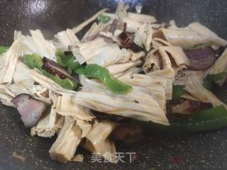 腊肉炒腐竹的做法步调：6