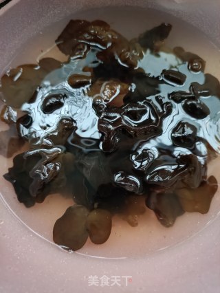 金针菇参苗拌鸽胸肉的做法步调：1