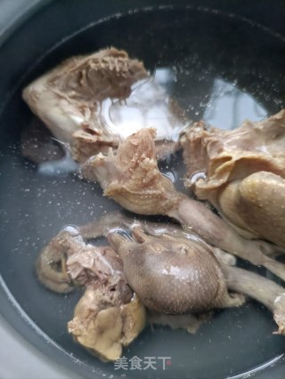 柳树菇鸽子汤的做法步调：5