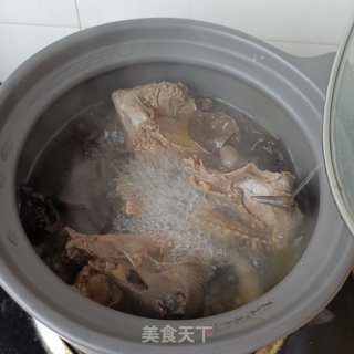 柳树菇鸽子汤的做法步调：9