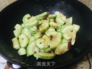 酸辣西葫芦的做法步调：4