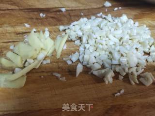 白烧鲳鱼的做法步调：2