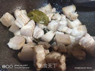 白烧五花肉的做法步调：3