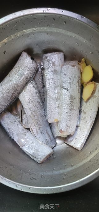 麻婆酱焖带鱼的做法步调：1