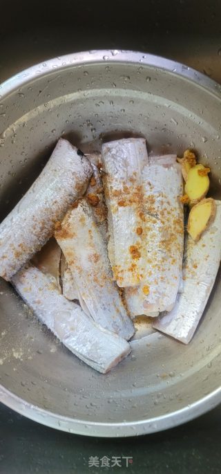 麻婆酱焖带鱼的做法步调：2