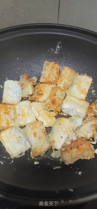 麻婆酱焖带鱼的做法步调：8