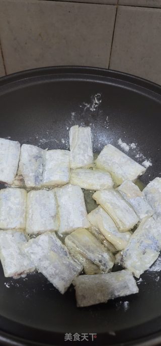 麻婆酱焖带鱼的做法步调：7