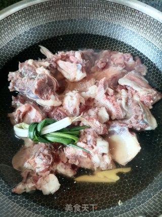 白烧牛排骨的做法步调：2