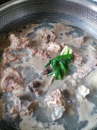 白烧牛排骨的做法步调：3