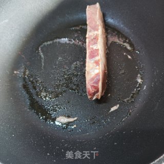 喷鼻煎本切牛排的做法步调：2