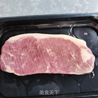 喷鼻煎本切牛排的做法步调：1