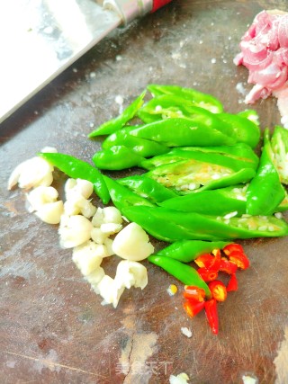 腐竹炒肉的做法步调：2