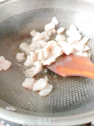腐竹炒肉的做法步调：3