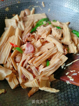 腐竹炒肉的做法步调：9