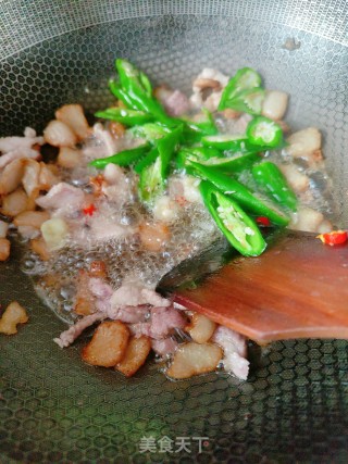 腐竹炒肉的做法步调：5