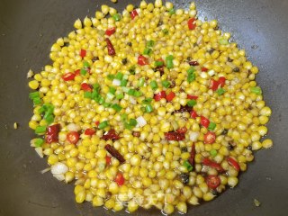 十三喷鼻麻辣玉米粒的做法步调：10