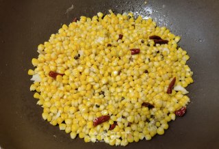 十三喷鼻麻辣玉米粒的做法步调：5