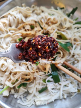 金针菇凉拌千张的做法步调：7