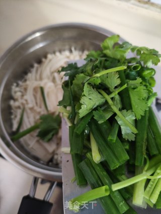 金针菇凉拌千张的做法步调：5