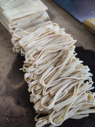 金针菇凉拌千张的做法步调：2