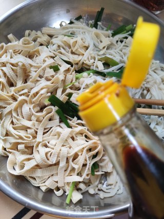 金针菇凉拌千张的做法步调：6