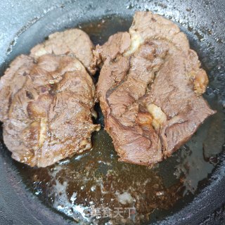 喷鼻煎牛排的做法步调：4
