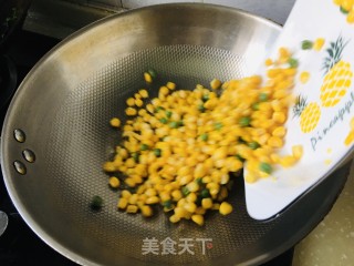 豌豆炒玉米的做法步调：3