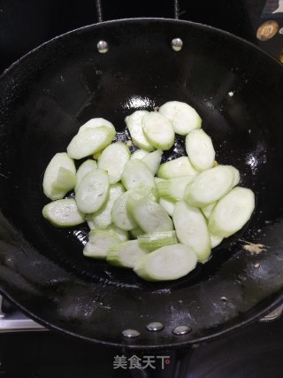 丝瓜炒鸡蛋的做法步调：7