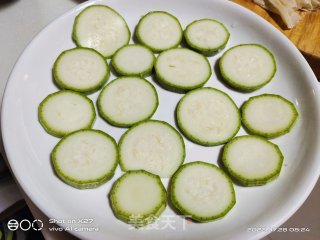 西葫芦蒸肉的做法步调：2