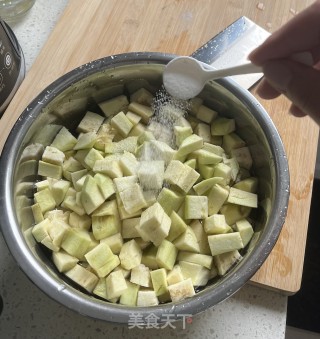 糖醋茄子的做法步调：3