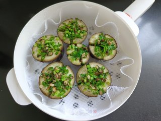 芹菜喷鼻菇夹茄子的做法步调：9