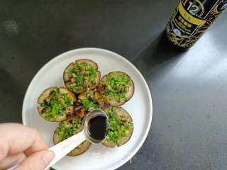 芹菜喷鼻菇夹茄子的做法步调：10