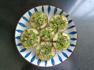 芹菜喷鼻菇夹茄子的做法步调：7