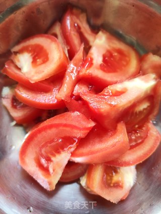 西白柿牛肉汤的做法步调：1
