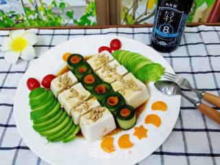 牛油果拌豆腐的做法步调：8
