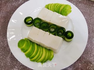 牛油果拌豆腐的做法步调：4