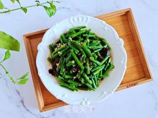 蒜泥豆角拌木耳的做法步调：10