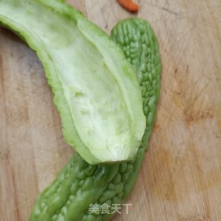 肉沫炒苦瓜的做法步调：4