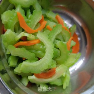 肉沫炒苦瓜的做法步调：7