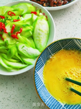 丝瓜炒鸡蛋的做法步调：4