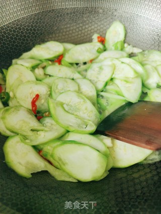 丝瓜炒鸡蛋的做法步调：9